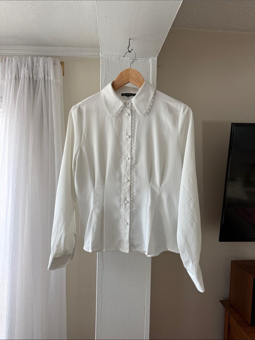 Woman’s White long sleeve Blouse medium